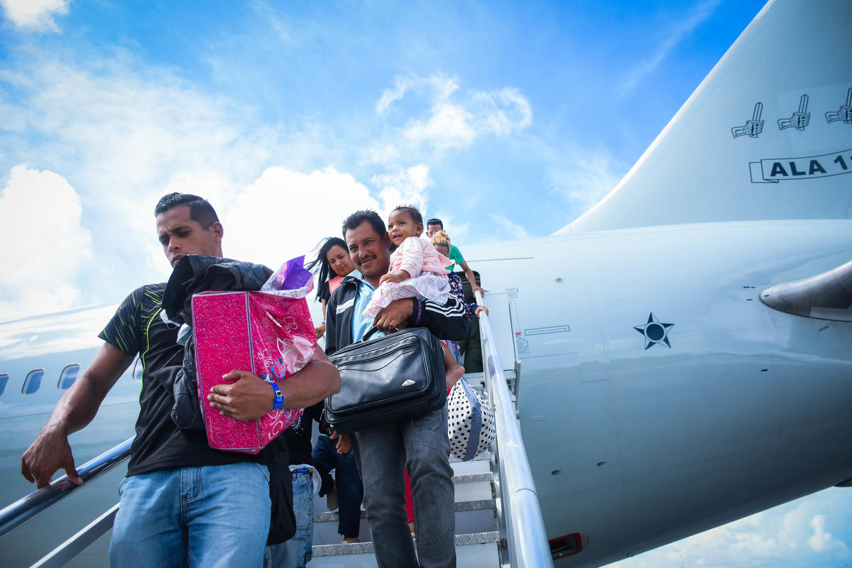 Relocation flight moves 225 Venezuelans to 14 different Brazilian cities for the Interiorization Programme