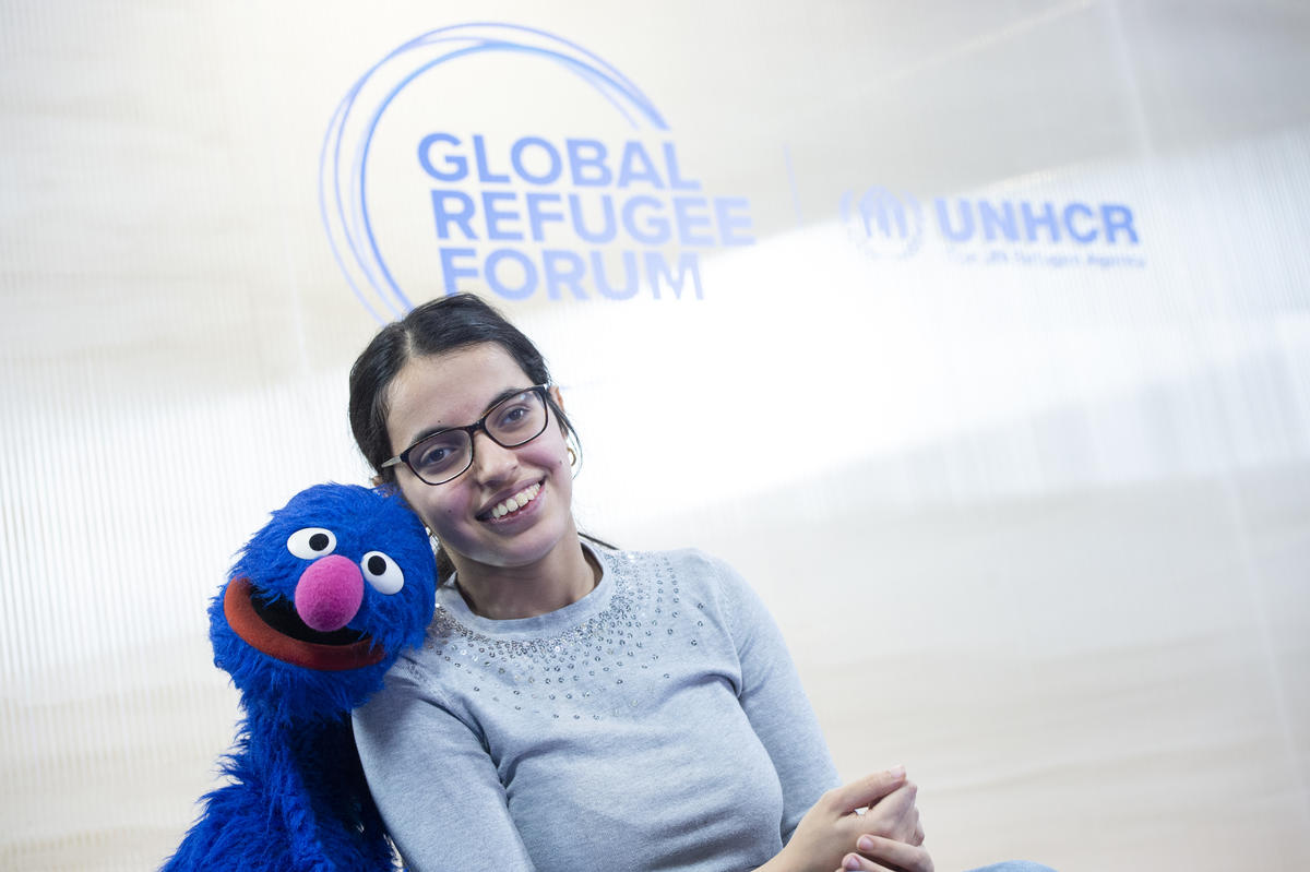 Nujeen Mustafa, Syrian refugee meets &amp;quot;Sesame Street&amp;quot; muppet