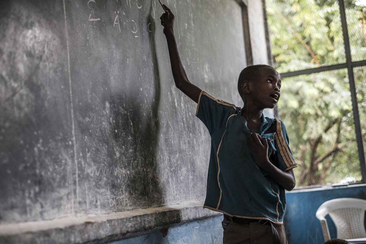 Ethiopia. South Sudanese refugee dedicates his life in exile to teaching children