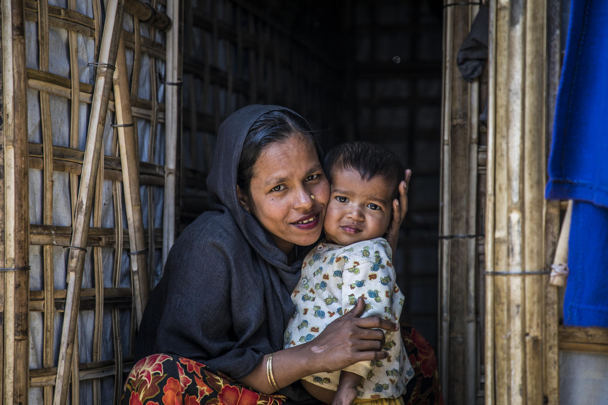 Bangladesh. Families settled in Kutupalong refugee camp, 3 years after the crisis broke out