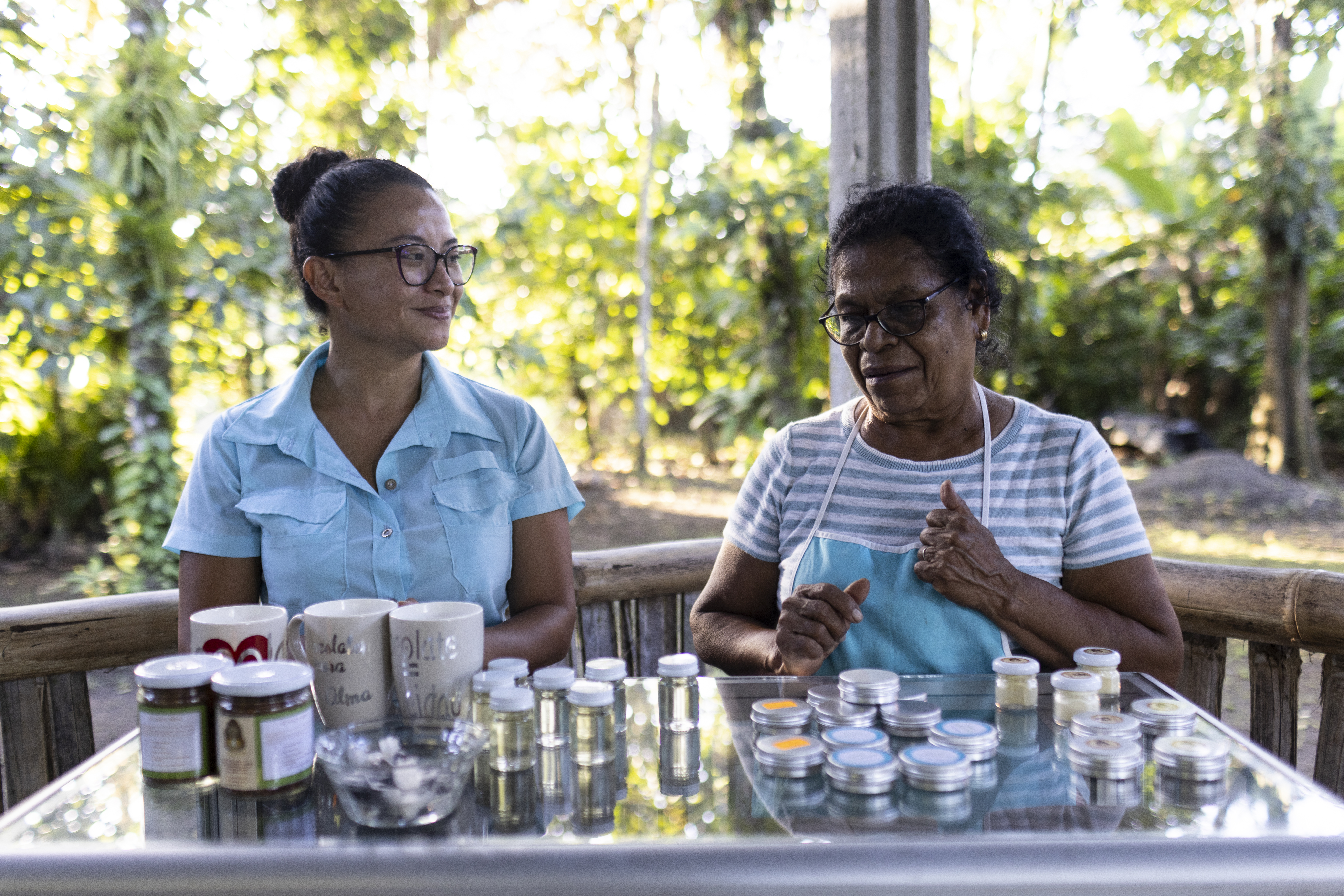 Dara Argüello (left) and Vicenta González are the heart and soul of the all-female cacao collective Cacaotica.