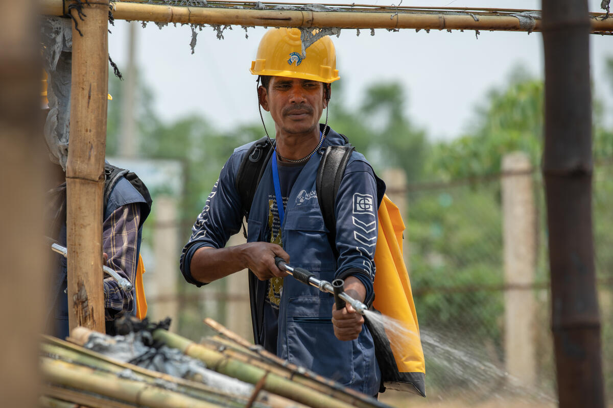 Bangladesh. Rohingya volunteer Yasin receiving training on how to control fires that break out in shelters