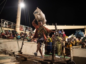 Tanzania. Burundian refugees are transferred to Kigoma