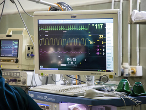 Pakistan. Afghan woman doctor breaks barriers to heal Pakistan's poor