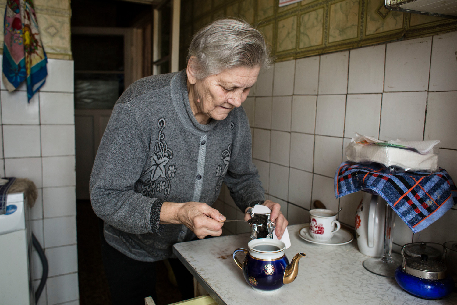 Ukraine. The elderly couple who won't leave the war zone
