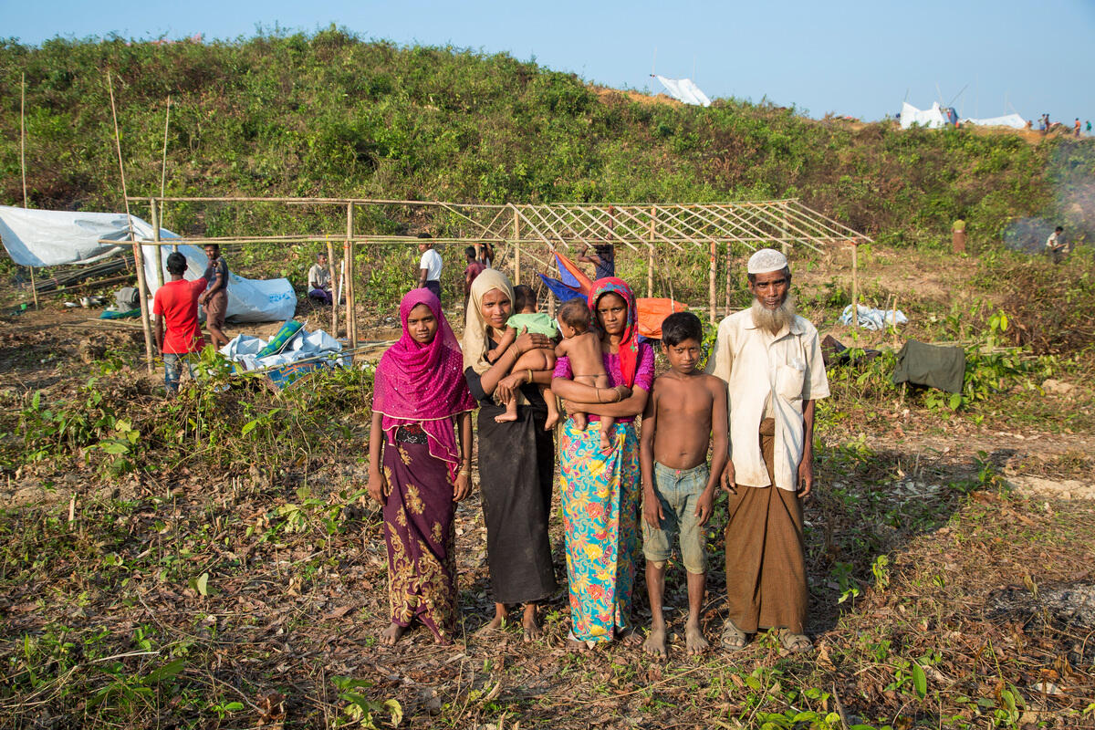 Bangladesh: Rohingya refugees moved from Kutupalong camp to new site