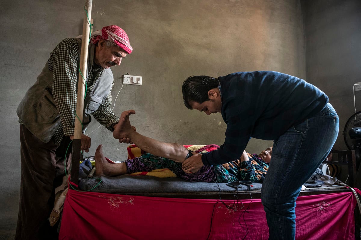 Iraq. Syrian refugee doctor treats patients while living in exile