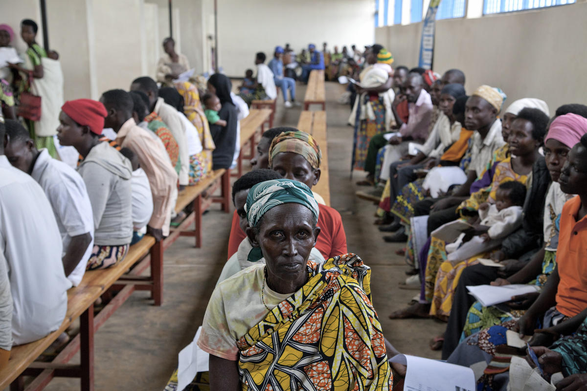 UNHCR High Profile supporter Helena Christensen visited and photographed Burundian refugees in Mahama camp, Rwanda.