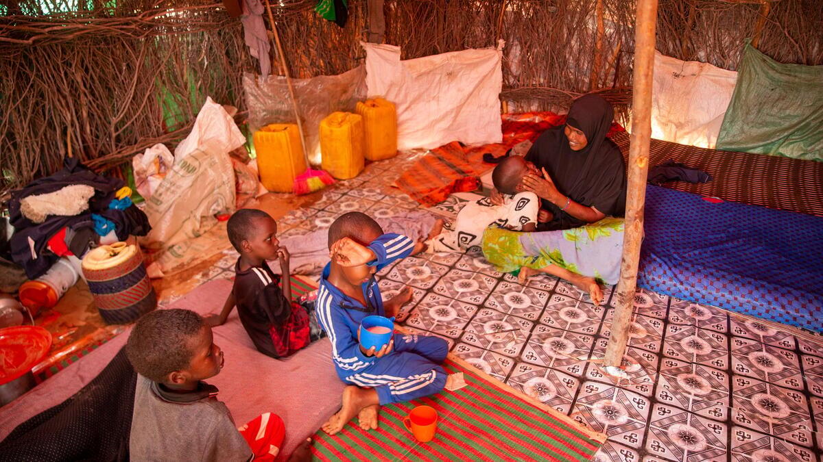 Khadija afirma que otras personas refugiadas que ya vivían en Dadaab la recibieron a ella y a sus hijos con los brazos abiertos, pero que los recursos son escasos.