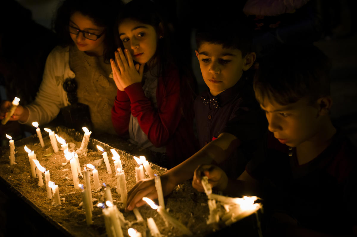 Iraq. Iraqi children light candles