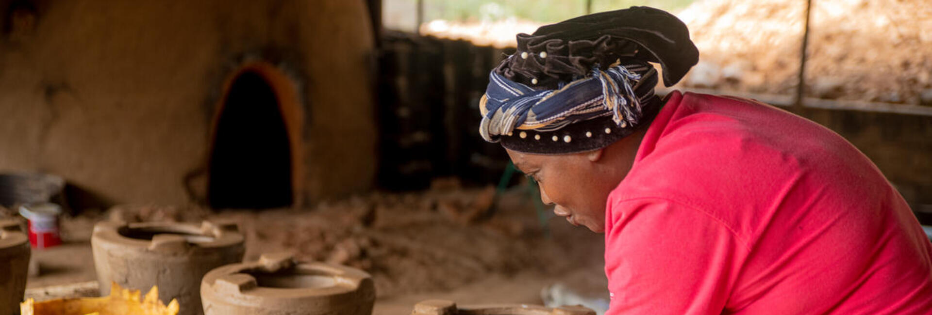 Congolese refugee builds sustainable stoves