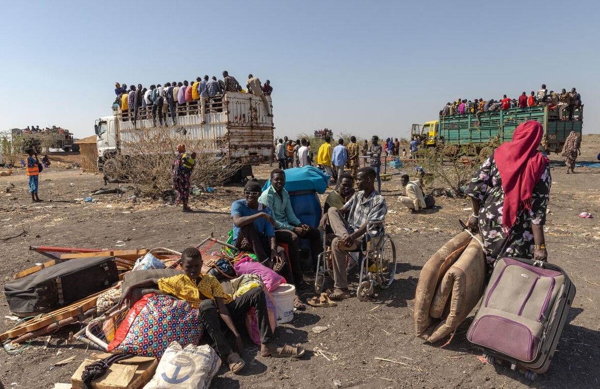Refugees and returnees on board trucks at the Joda border point near Renk, South Sudan