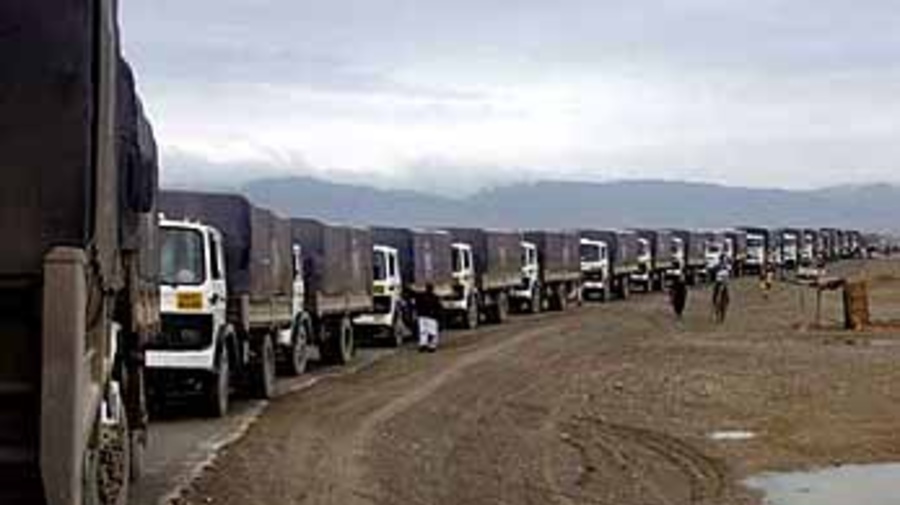 A 29-truck convoy travelling to southern Afghanistan Thursday with supplies for returning Afghan refugees.