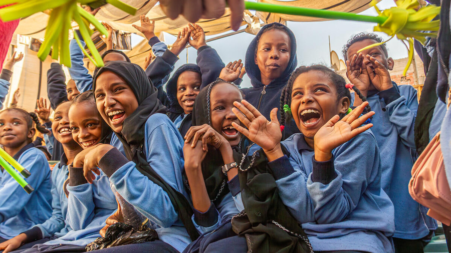 Egypt. Clowns bring joy to Sudanese children in Cairo