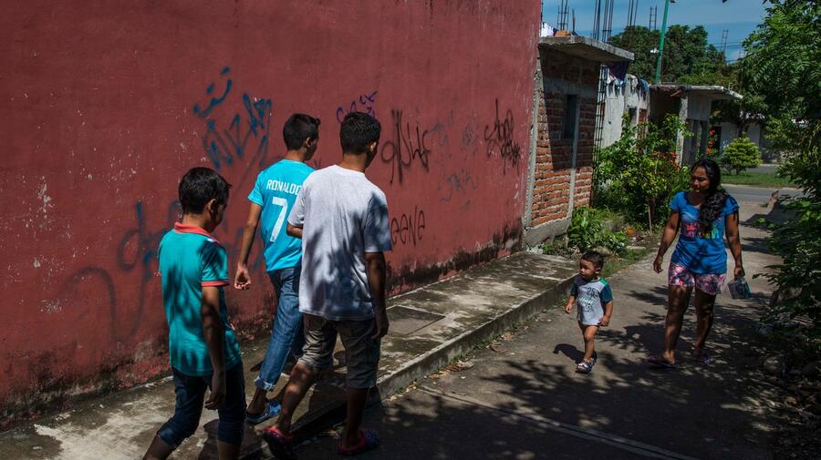 Mexico. Young refugees flee gang violence in El Salvador