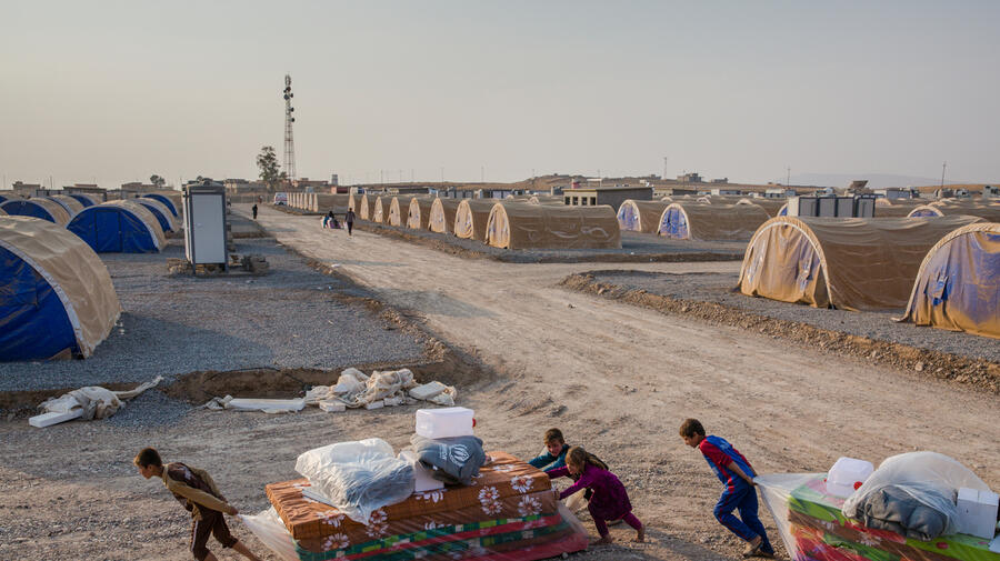 Iraq. Internally displaced Iraqis reach safety