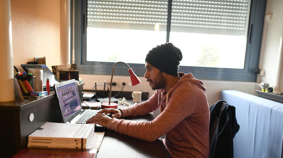 France. scholarships for Syrian refugees