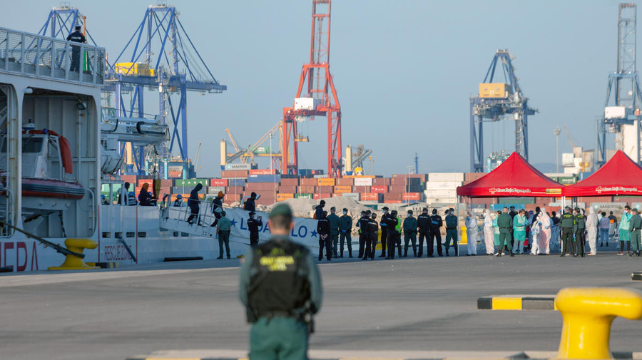 Spain. Aquarius sea-rescue crisis ends with refugees' arrival in Valencia