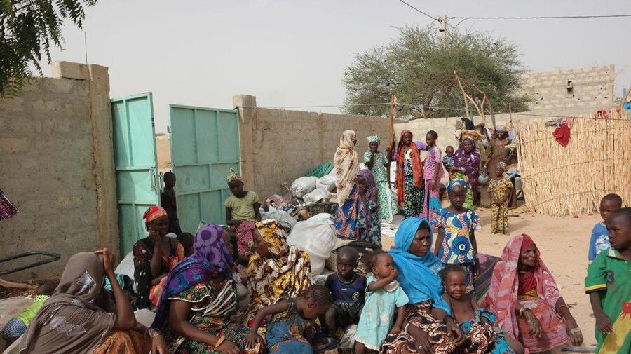 Niger. UNHCR field team register newly displaced persons