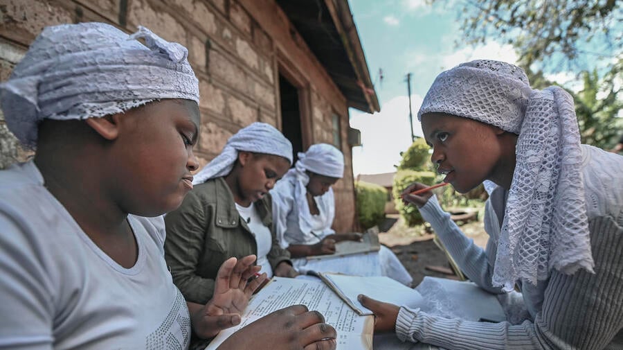 Kenya. Stateless Shona woman becomes first to attend university