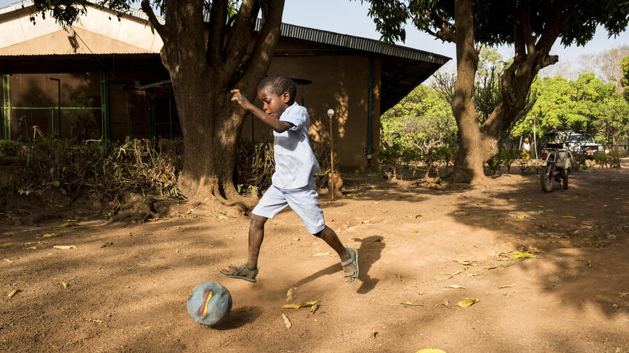 Côte d'Ivoire. UNHCR and local law association fight to end statelessness