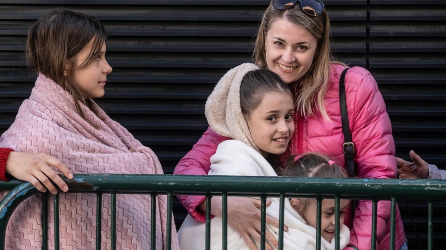 Refugees from Ukraine wait to be registered at UNHCR's cash enrolment centre