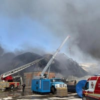 Een magazijn van UNHCR in Dnipro, Oekraïne, na een luchtaanval op 19 mei 2026.