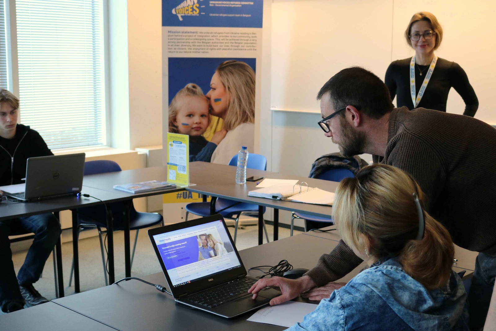 At the 'Table de logement', partner organizations visit the Marie-Curie 2 shelter to assist Ukrainian refugees in finding housing.