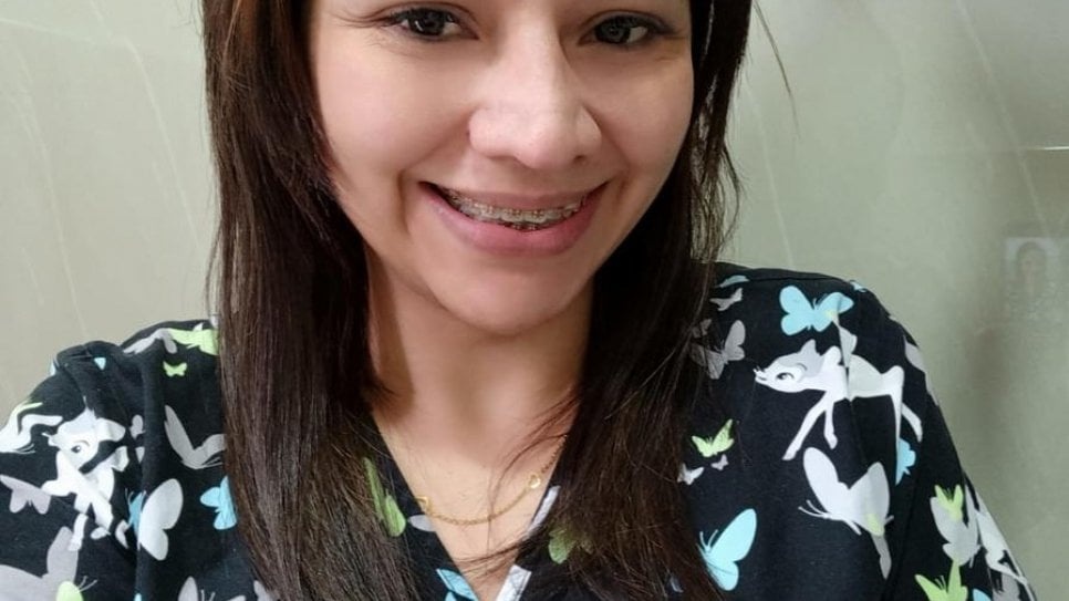 Carmen Parra, een arts van opleiding, vluchtte vanuit Venezuela naar Peru. Na twee jobs te combineren, werkt ze eindelijk weer als arts. ©UNHCR/Carmen Parra