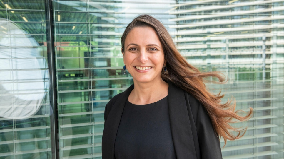 Taban Shoresh, de oprichtster van De Lotusbloem. De organisatie was juni 2022 één van de winnaars van UNHCR’s ngo innovatieprijs. © UNHCR/Mark Henley