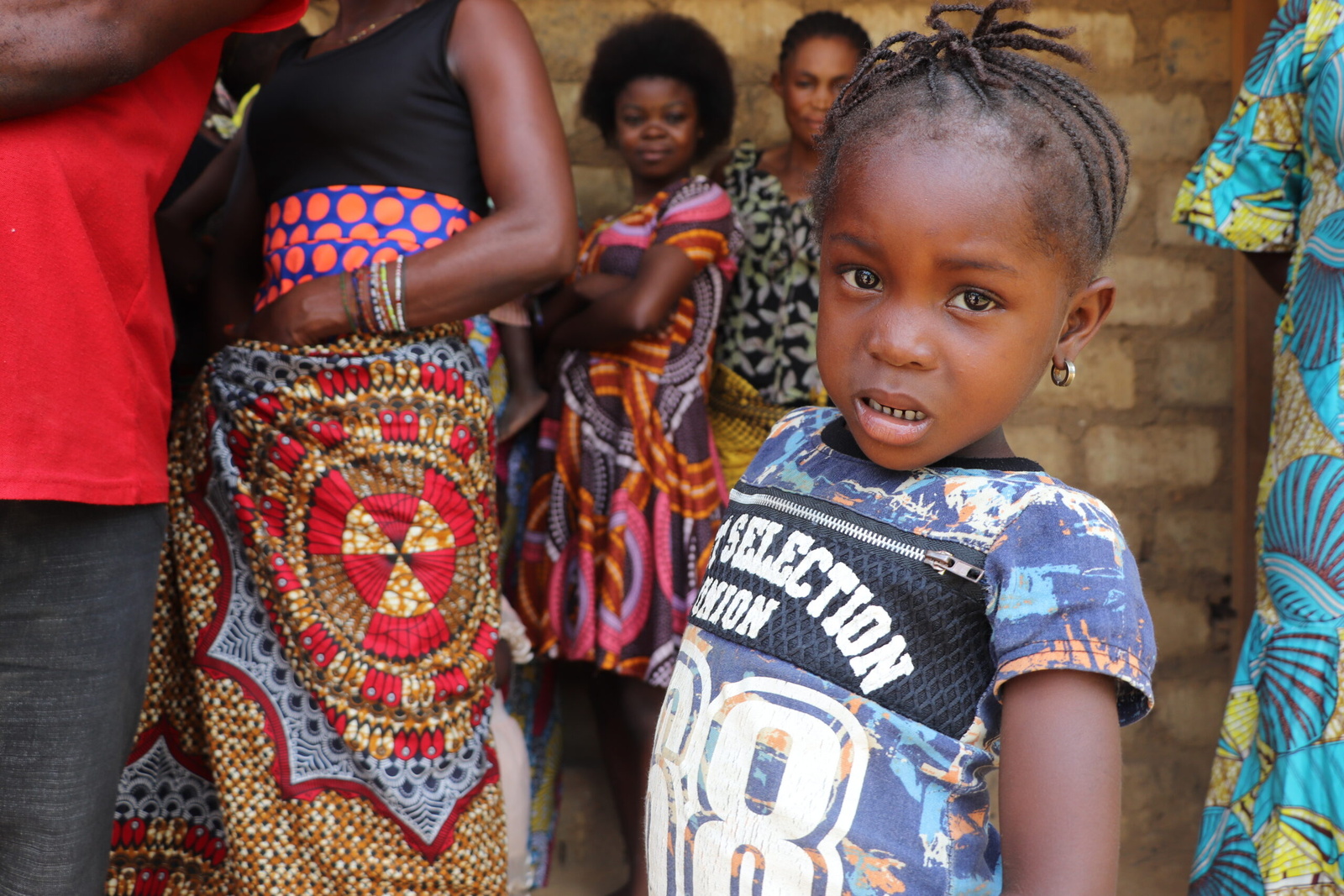 Une petite fille déplacée de la province de Mai Ndombe qui vit maintenant avec une famille d'accueil dans la ville de Bandundu, province de Kwilu. © HCR/Simon Lubuku