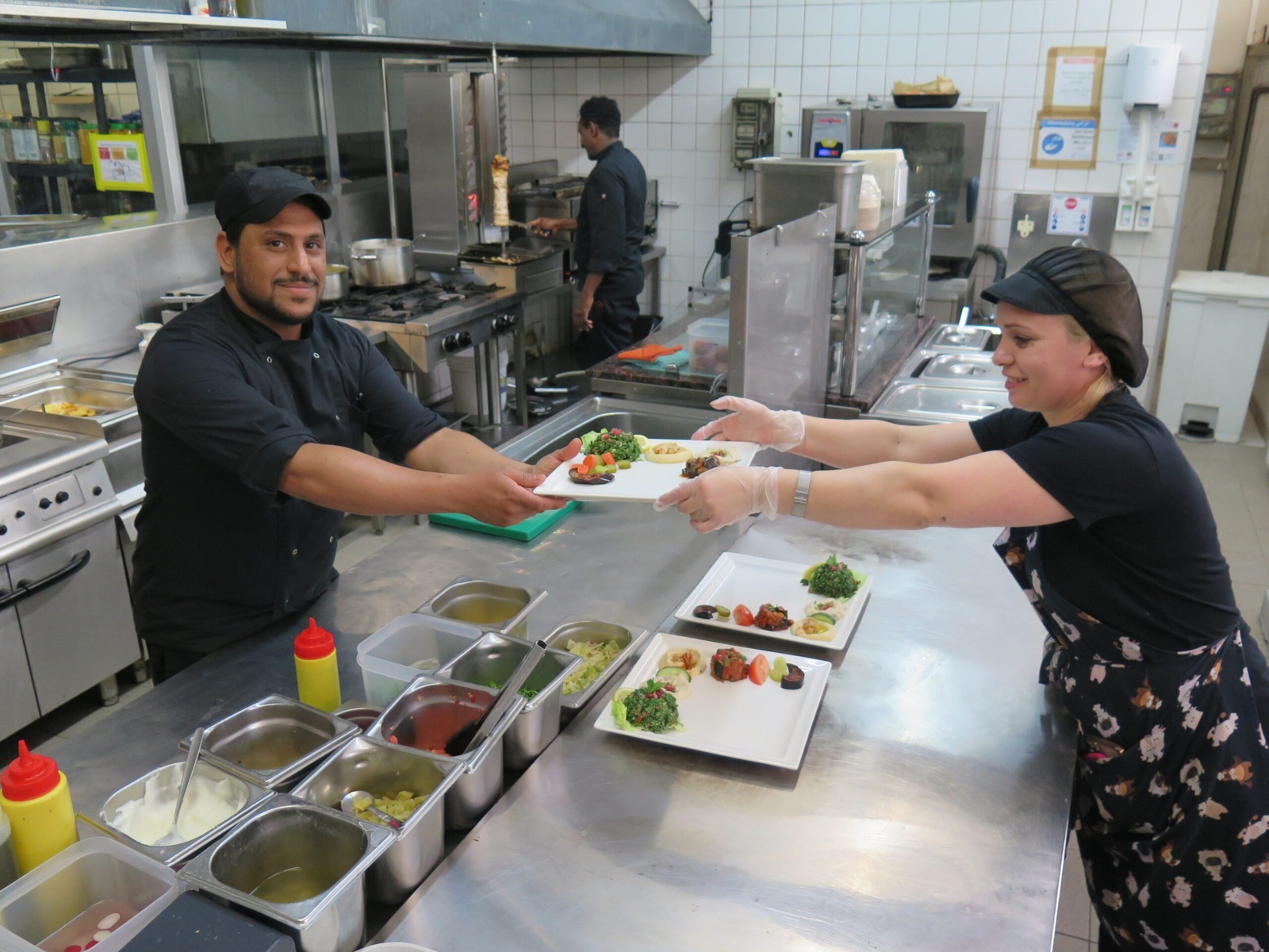 In the kitchen at Chiche! © UNHCR/Frederik Bordon