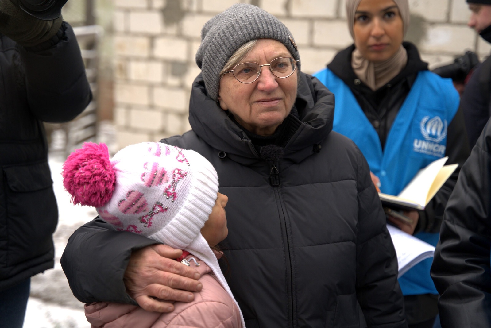 Tamara en haar kleindochter Melaniia. © UNHCR/Victoria Andrievska