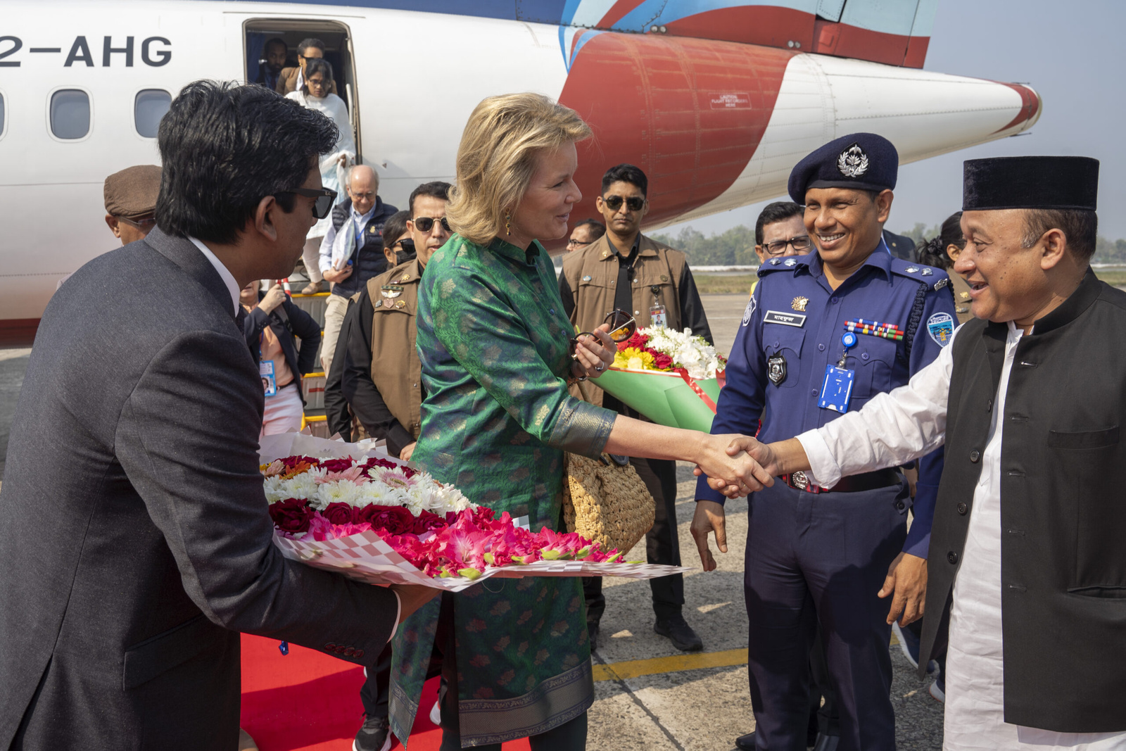 La Reine Mathilde est accueillie par Shaimum Sarwar Kamal, député de Cox's Bazar, lors de sa visite au camp de réfugiés Rohingya à Cox's Bazar, Bangladesh, le 7 février 2023. HCR Saikat Mojumder