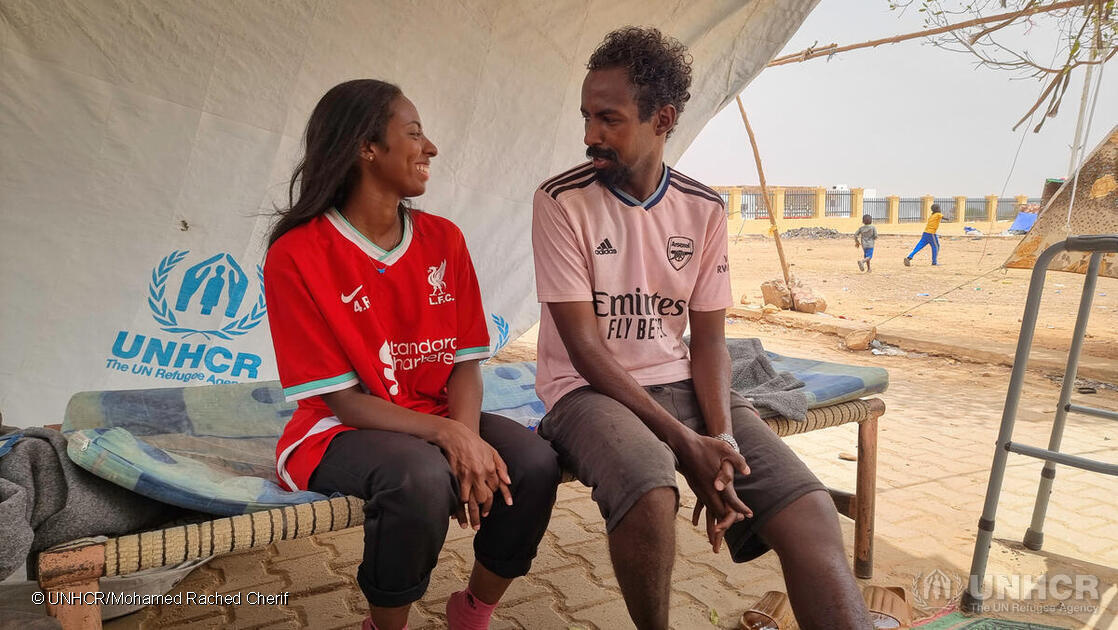 Razan avec son frère Ibrahim. Ils ont fui Khartoum pour se rendre ensemble à Wadi Halfa. © UNHCR/Mohamed Rached Cherif