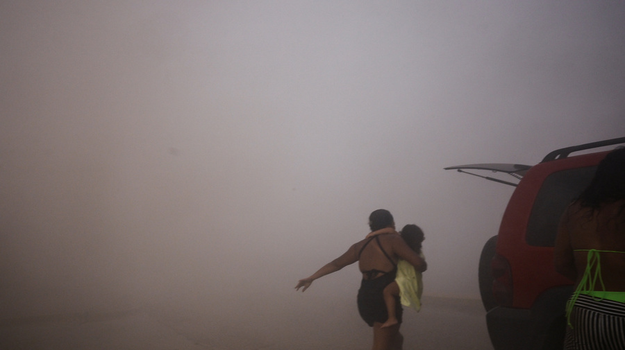 Mother and child fleeing the Earthquake in Venezuela