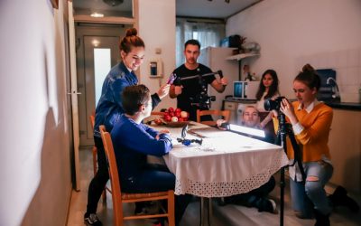 Des enfants réfugiés en Europe donnent libre cours à leur imagination