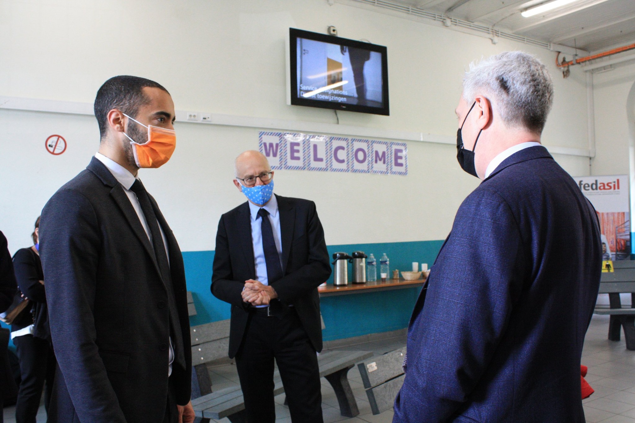 Hoge Commissaris Filippo Grandi en staatssecretaris Sammy Mahdi op bezoek in het aanmeldcentrum Klein Kasteeltje. © Fedasil