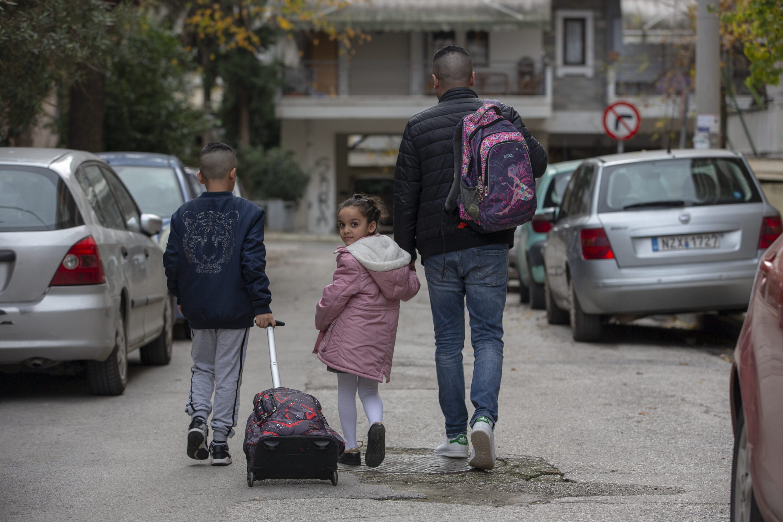 Mounir en Aya, asielzoekers uit Algerije, zijn met hun kinderen overgebracht naar Thessaloniki, Griekenland. © UNHCR/Yorgos Kyvernitis