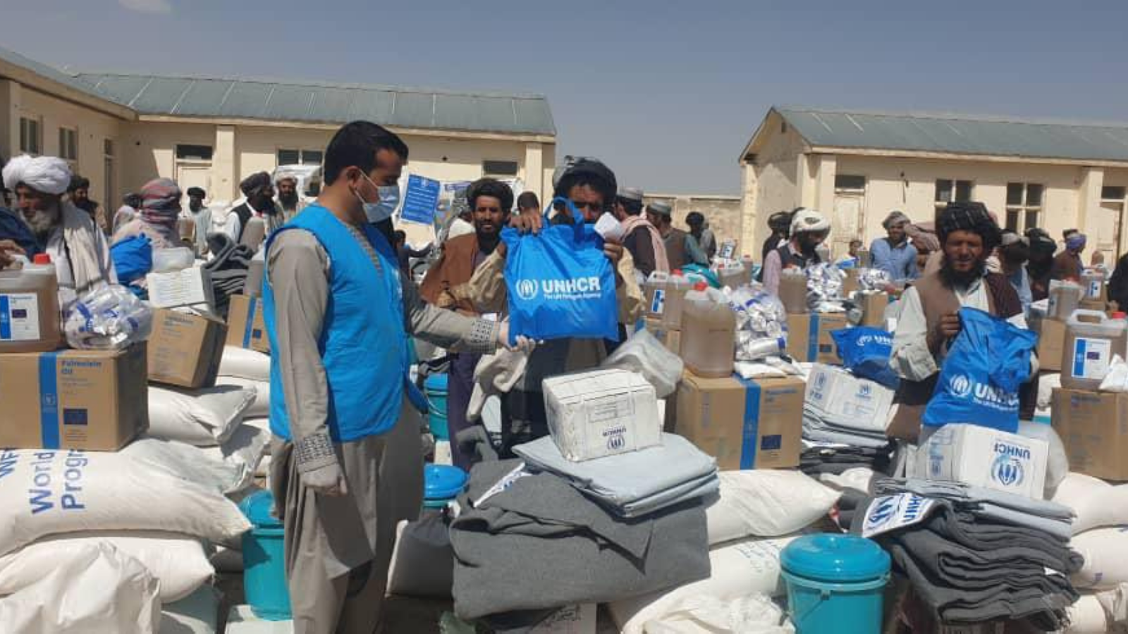 UNHCR blijft ter plaatse om levensreddende hulp te bieden aan Afghanen in nood.