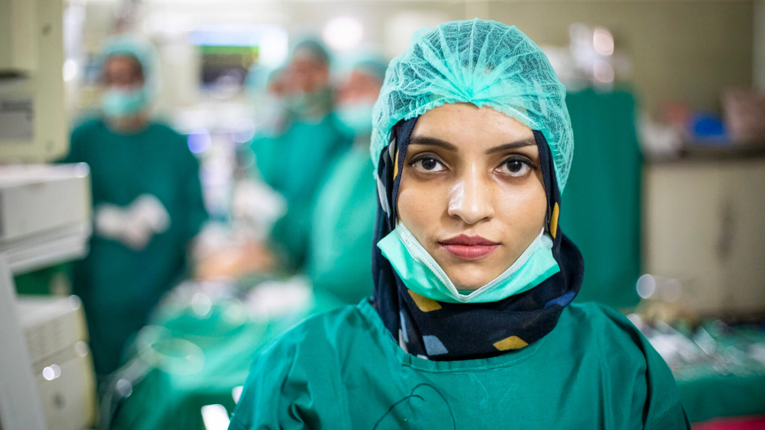 Saleema Rehman, réfugiée afghane, a surmonté de nombreux obstacles pour devenir la première femme médecin de sa communauté. © HCR/Amsal Naeem