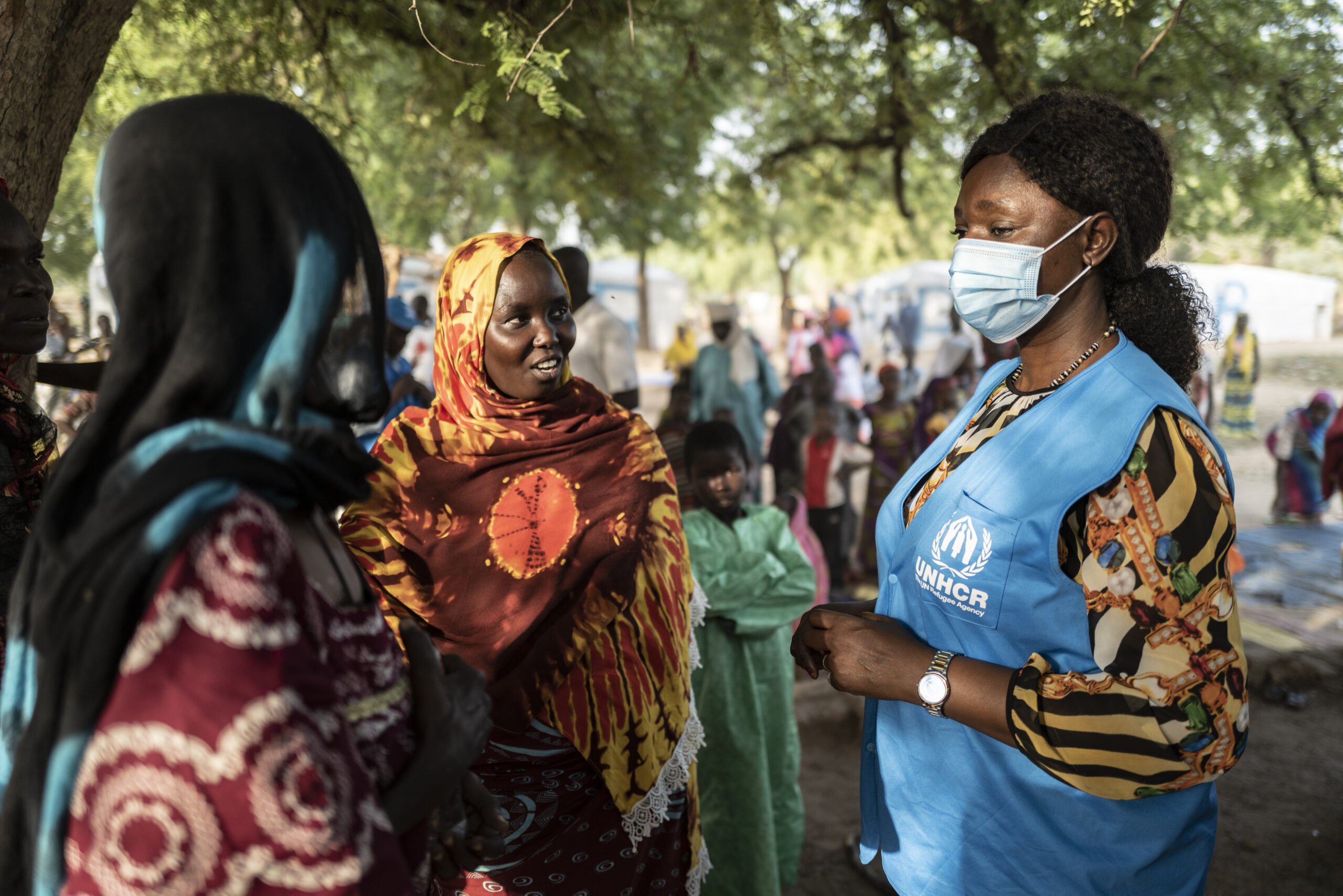 UNHCR zorgde er in 2021 voor dat zoveel mogelijk mensen ergens veilig onderdak konden vinden. Dat was onder andere het geval in kampen van de provincie Chari Baguirmi in Kameroen, waar ongeveer 11.000 mensen op de vlucht in Kameroen terechtkonden. © UNHCR/Sylvain Cherkaoui