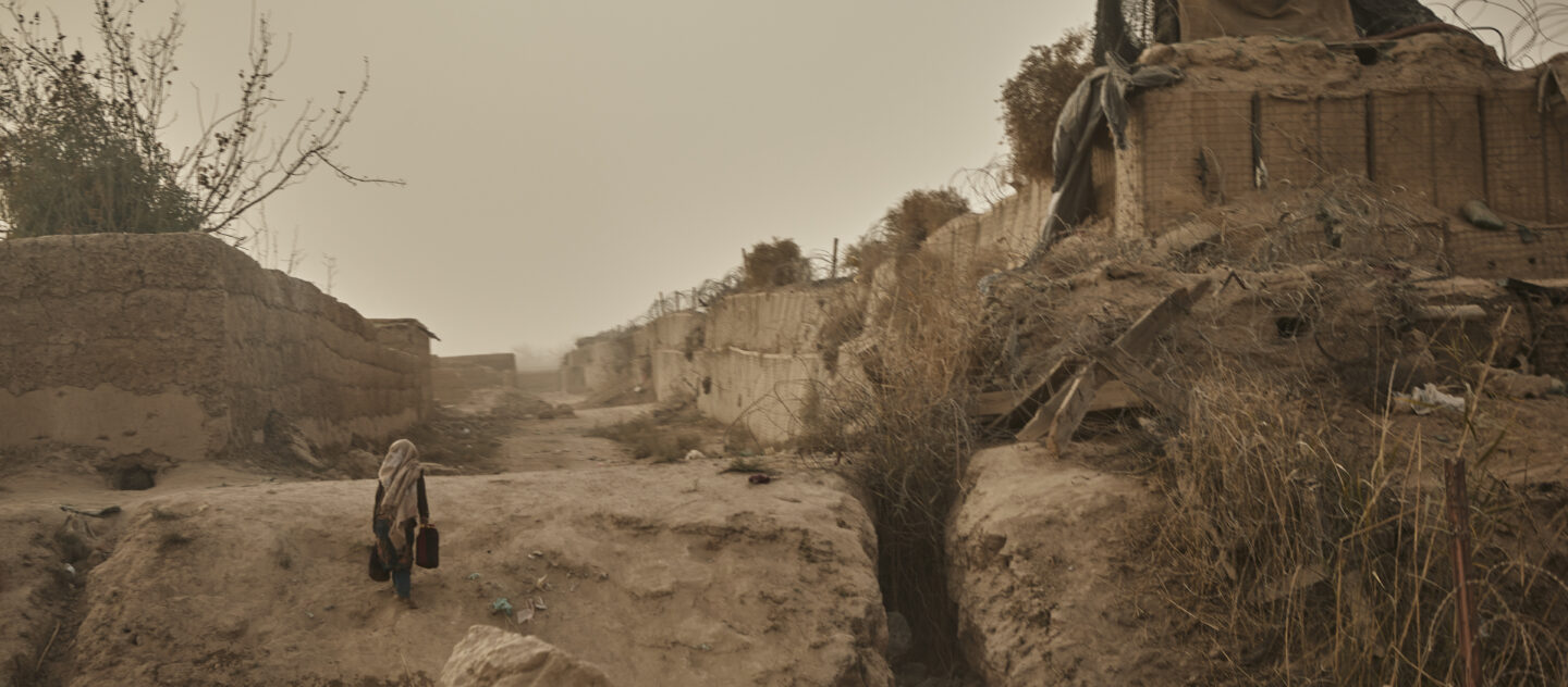 Het dorre landschap van Helmand waar de gevolgen van een ernstige droogte overal zichtbaar zijn.  © UNHCR/Andrew McConnell 
