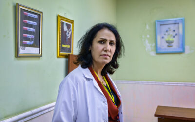 Jezidische dokter geeft zorg en troost aan Jezidische vrouwen die gruweldaden overleefden