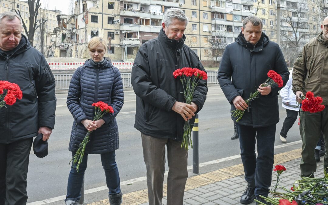 Après une visite de six jours en Ukraine, le chef du HCR consterné par le niveau de destruction