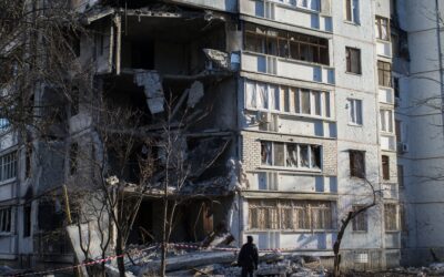 HCR : Une année après l’invasion par les troupes russes, l’insécurité entrave le retour des Ukrainiens déplacés