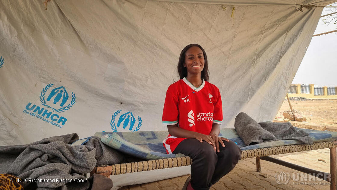 Razan est passée d'une vie confortable à Khartoum, où elle travaillait comme médecin, à un abri de fortune à Wadi Halfa. © HCR/Mohamed Rached Cherif