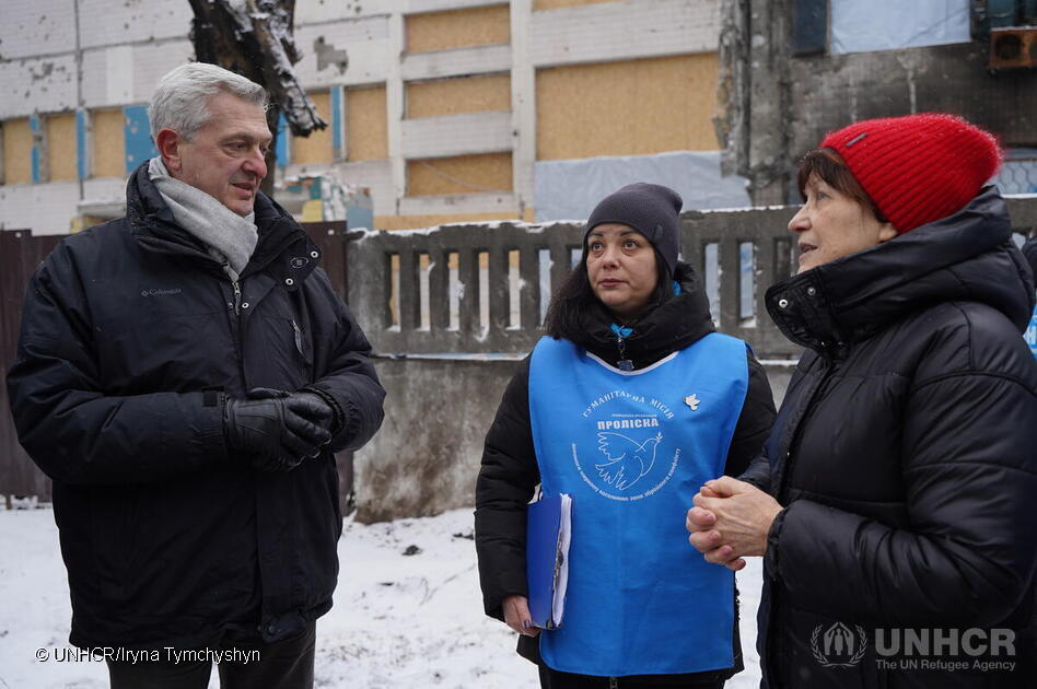 Alors que la guerre continue de faire rage, le chef du HCR lance un appel urgent pour un soutien humanitaire accru en Ukraine