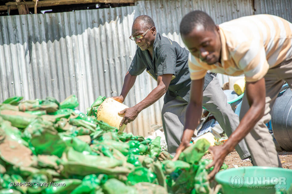 Kenya. Recycling. Environmental conservation. Congolese refugee turns plastic waste into a profitable business