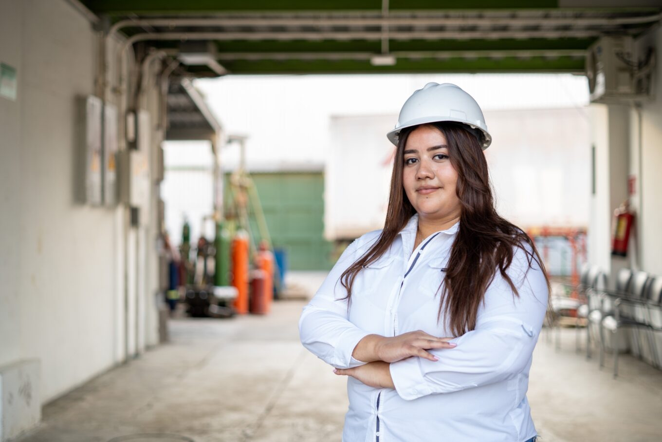 The High Commissioner visits the solar plant in the UNHCR Kakuma Sub - Office compound an initiative which will promote clean energy.